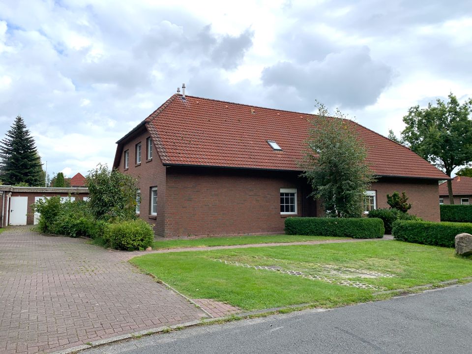 Schöne Dachgeschosswohnung mit Balkon in Westerstede-Ocholt! in Westerstede