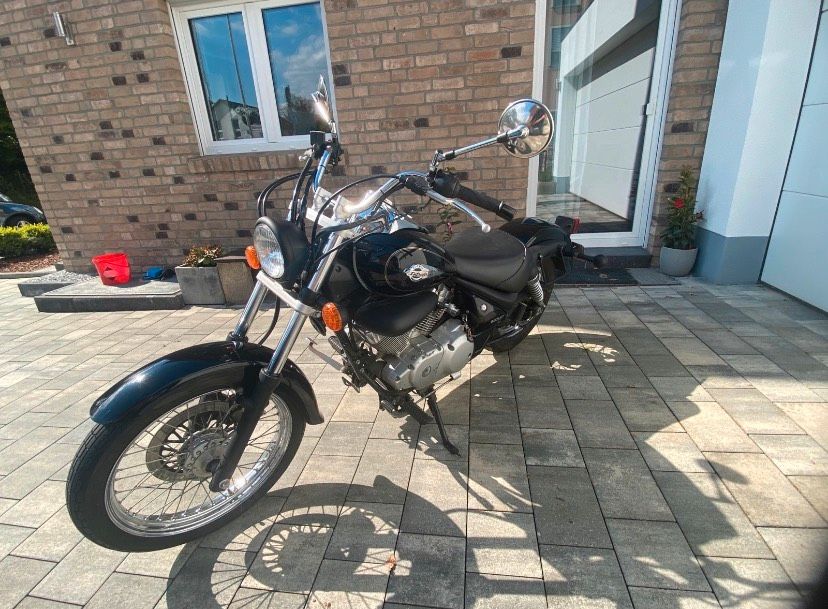 Suzuki Vl 125 Intruder (3600€ VB) in Bonn