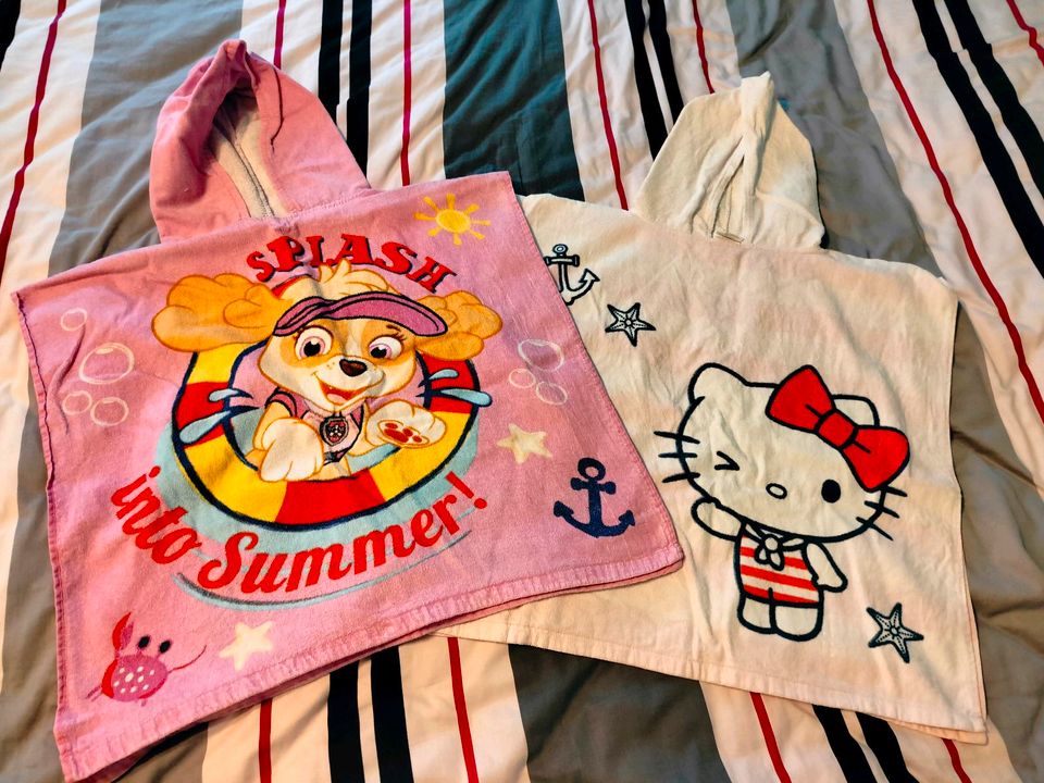 Badeponcho Paw Patrol und Hello Kitty in Zaberfeld