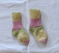 Socken Baby Strümpfe bunt rosa gelb grün gestrickt Rheinland-Pfalz - Ludwigshafen Vorschau
