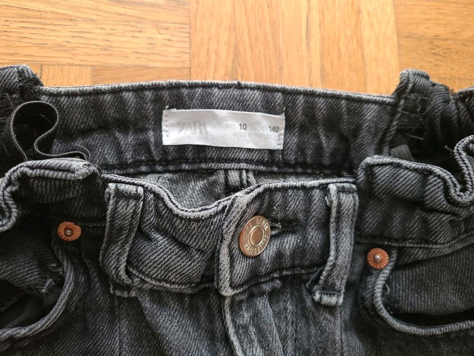 Zara Jeans schwarz grau zweifarbig 140 in Meckenbeuren