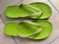 CROCS ZEHENTRENNER GR M6 W8 ca 38/39 SANDALEN Hessen - Rodenbach Vorschau