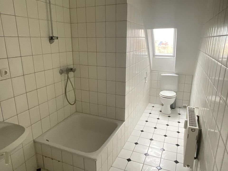 Schöne 3-Zimmer-Wohnung in Duisburg Ruhrort mit Dusche in Duisburg