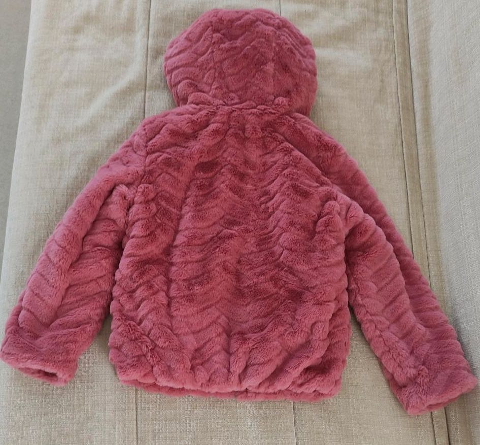 Mädchen Jacke /Kunstfell/ Größe 128 in Isernhagen