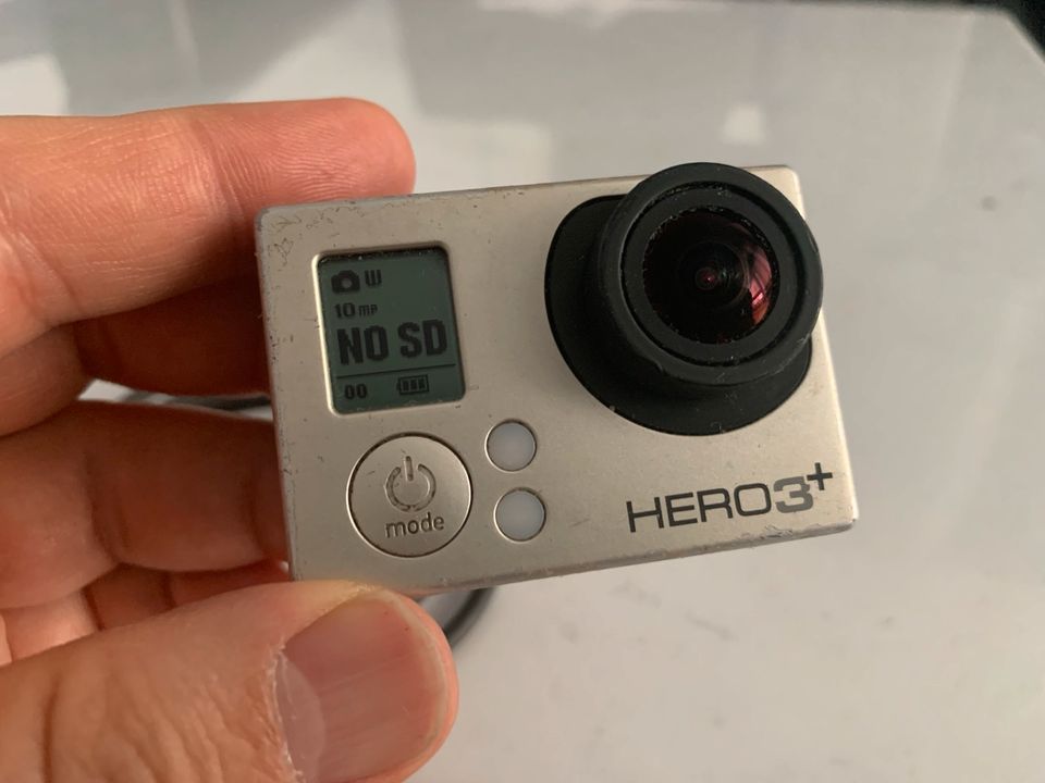 GoPro Hero 3+ mit LedeKabel ohne andere  Zubehör an. in Hamburg