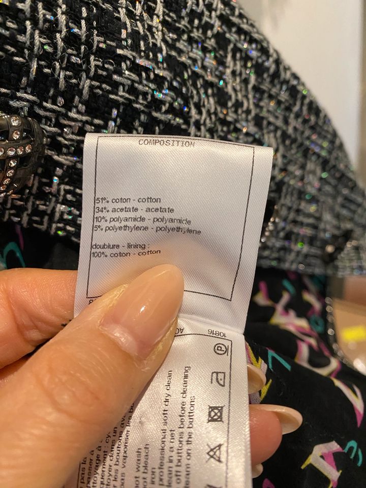 Chanel Boucle Tweed Jacke 36 Neu in Saarbrücken