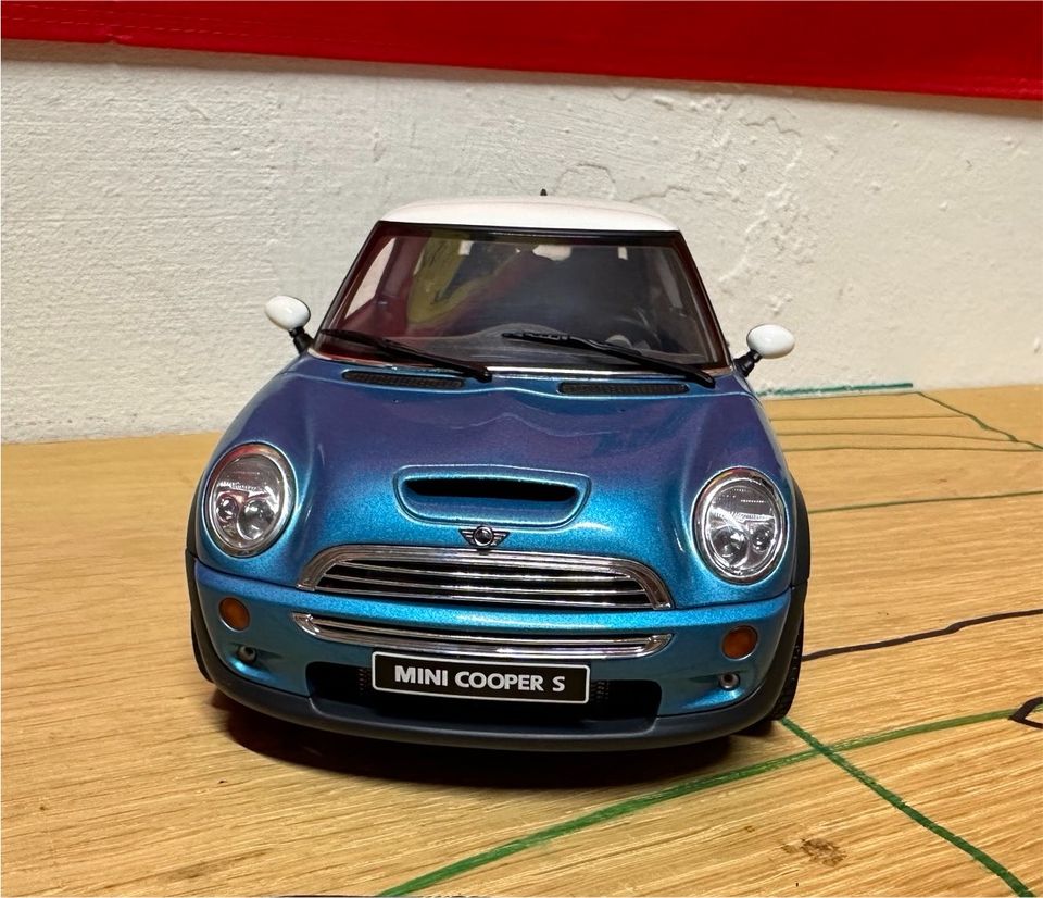 AUTOart BMW Mini Cooper-S Electric Blue 1:18 Modellauto in Nürnberg (Mittelfr)