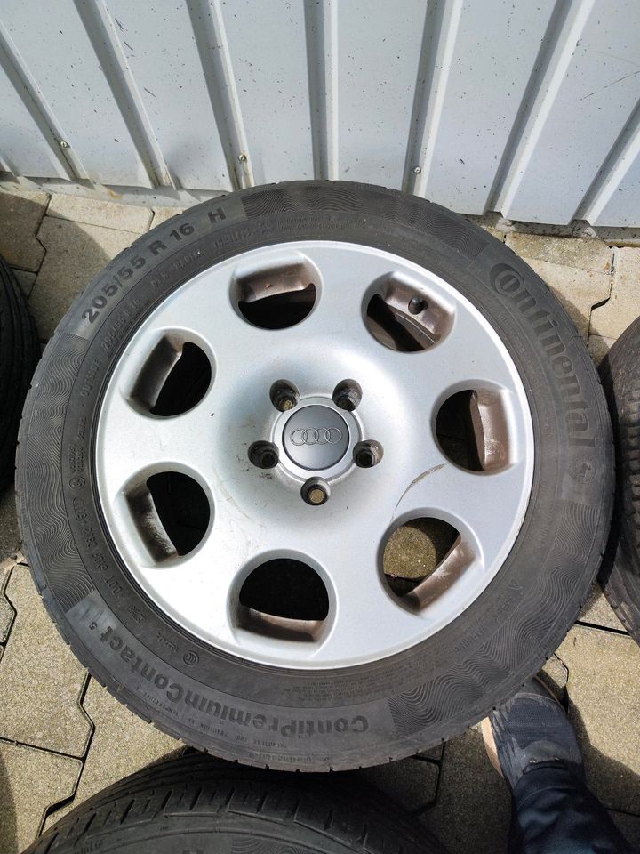 Original Audi Alufelgen mit guten Sommerreifen 205/55R16 in Walsdorf