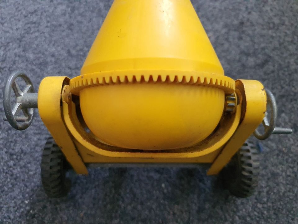 gelbe Ford Betonmischmaschine Ny-LINT Toys,  altes Blechspielzeug in Landshut