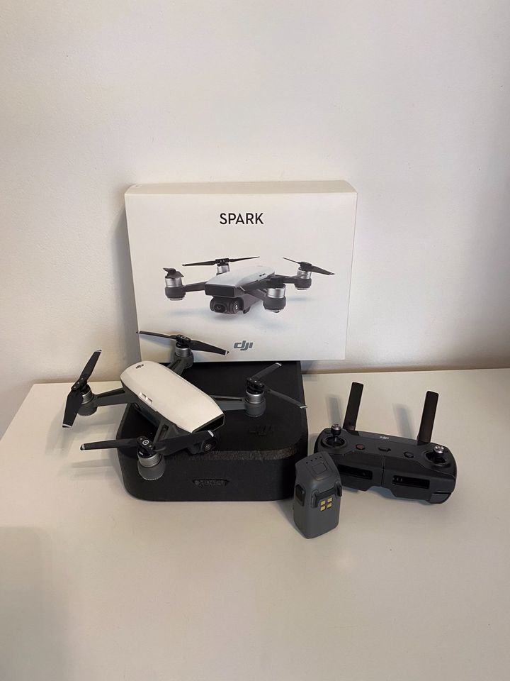 DJI Spark Drohne inkl. Fernbedienung und Box weiß schwarz in Niebüll