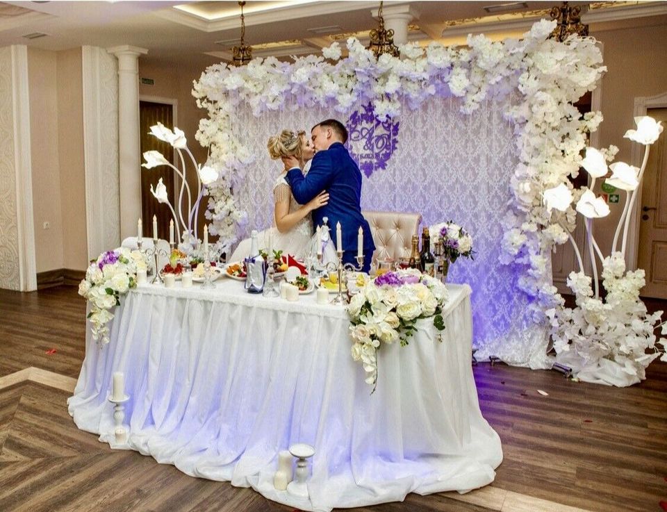 Hochzeit LUXUS Stuhlhussen Rock Brautpaar Stuhlschleifen VERLEIH in Erfurt