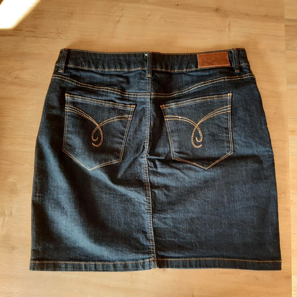 Esprit kurzer Jeansrock dunkelblau Weite 31  neu in Edewecht