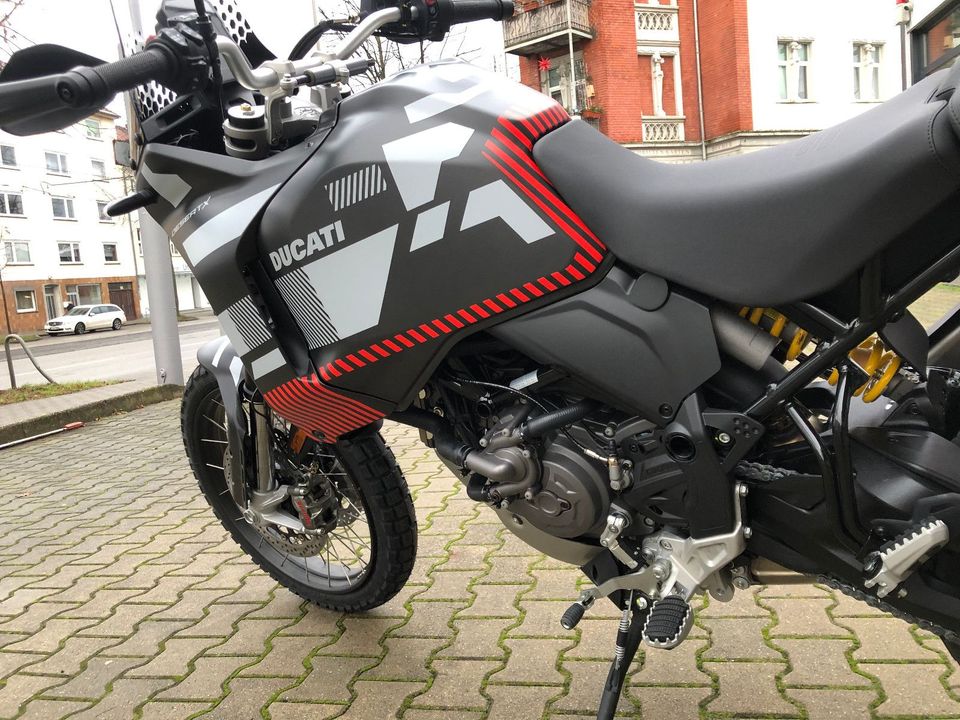 Ducati Desert X / Neufahrzeug sofort verfügbar ! in Kassel