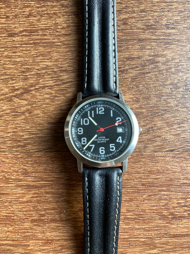 Damen Armbanduhr analog, Lederband schwarz, neue Batterie, Datum in Idstein