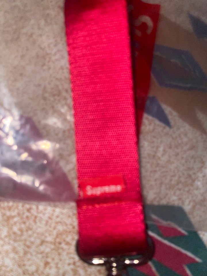 Original Supreme Lanyard NEU in Darmstadt