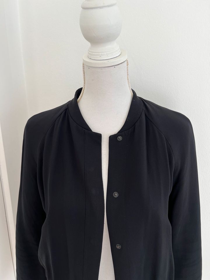 Massimo Dutti Satin Bomberjacke in Hamburg