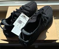 Yeezy 350 V2 Onyx Bayern - Stein Vorschau