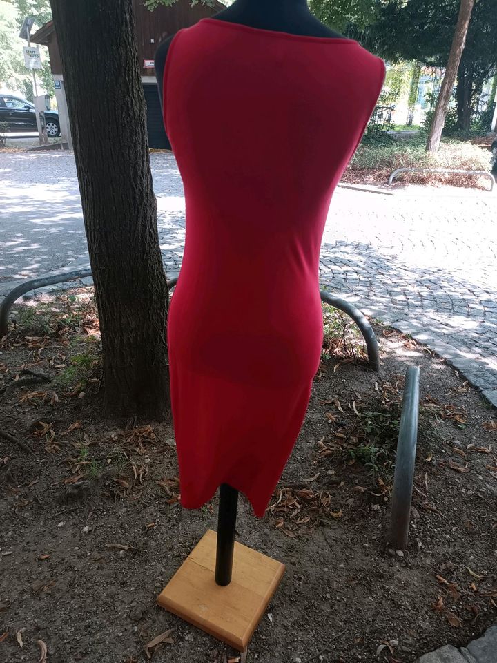 Red Valentino Kleid Rot Gr.It.42/38 in München