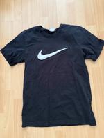 schwarzes Nike T-Shirt Berlin - Tempelhof Vorschau