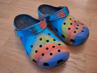 Crocs Sommer Schuhe Sandalen Clogs Wasserschuhe 38/39 multi color Hessen - Eschborn Vorschau