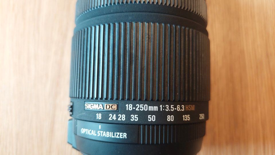 Sigma 18-250mm f/3.5-6.3 DC Makro OS HSM Objektiv (für Nikon) in Neunkirchen-Seelscheid