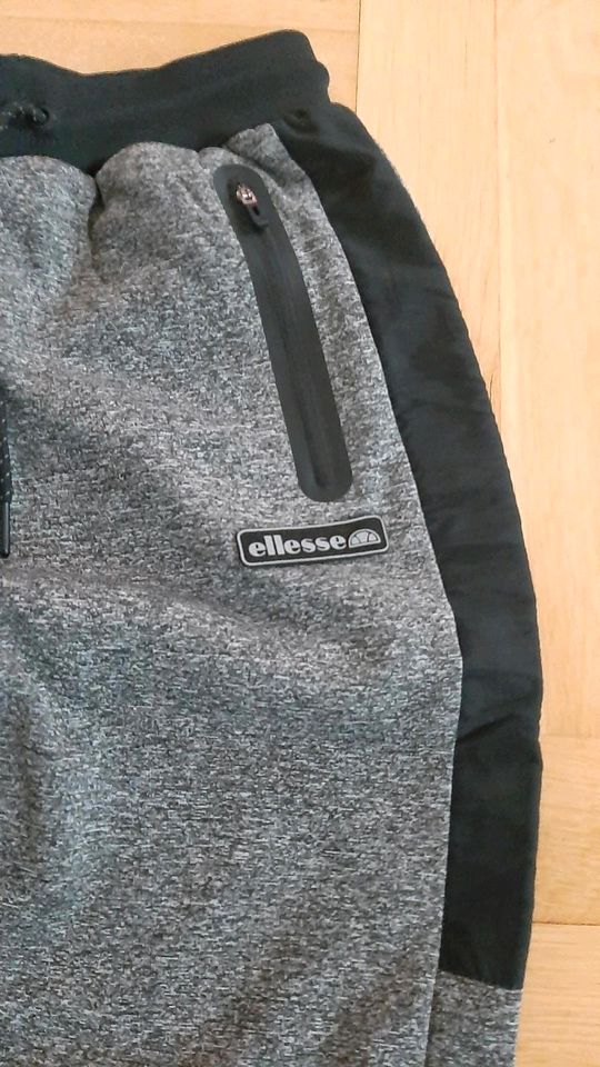 ellesse Jacke mit Hose in Asperg