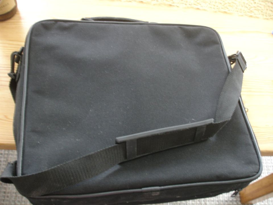 Medion schwarze Laptoptasche ca 36x31x8cm mit Trageriemen in Kaiserslautern