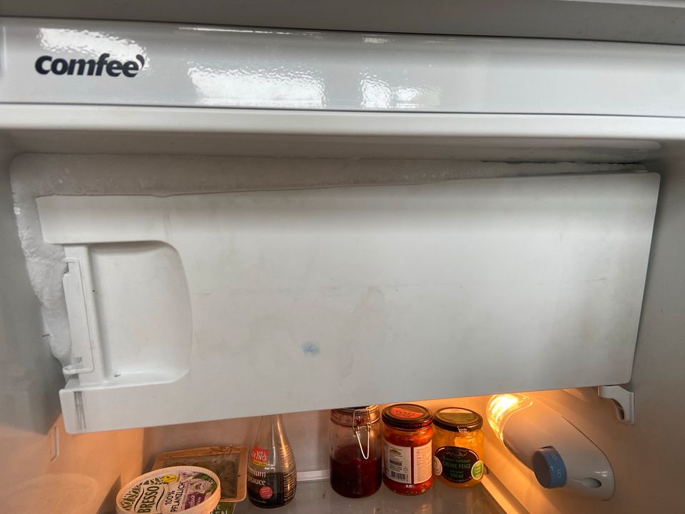 Kühlschrank + Gefrierfach von Comfee in Essen