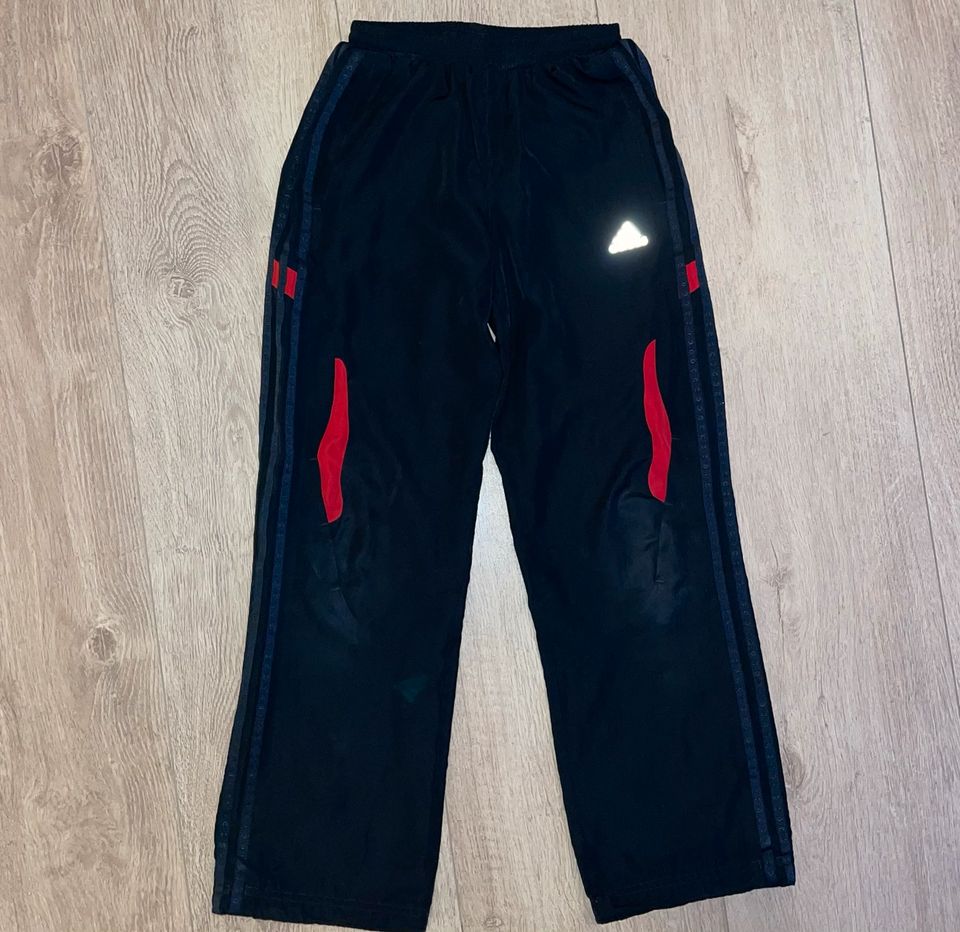 Trainingshose Sporthose Adidas schwarz Jogginghose 140 climacool in Amelinghausen