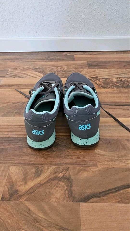 Asics Turnschuhe Größe 37 in Waldbronn