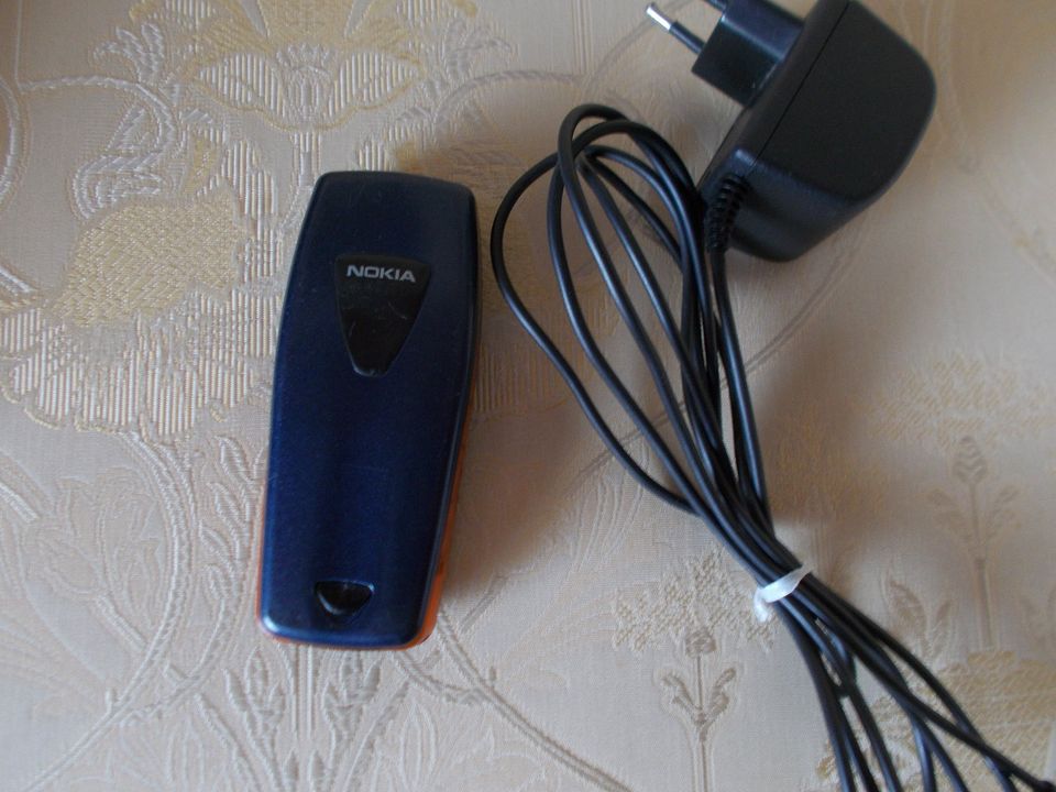 altes Handy Nokia mit Ladekabel Nokia 3310 ???? in Hanau