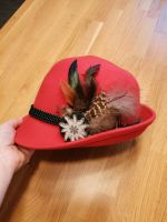 Tracht Hut Größe 56 rot mit Federschmuck guter Zustand Bayern - Ruhstorf an der Rott Vorschau