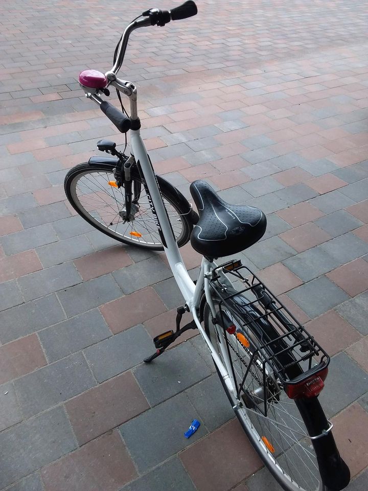 Damen City Bike 28 Zoll Alu in Delmenhorst