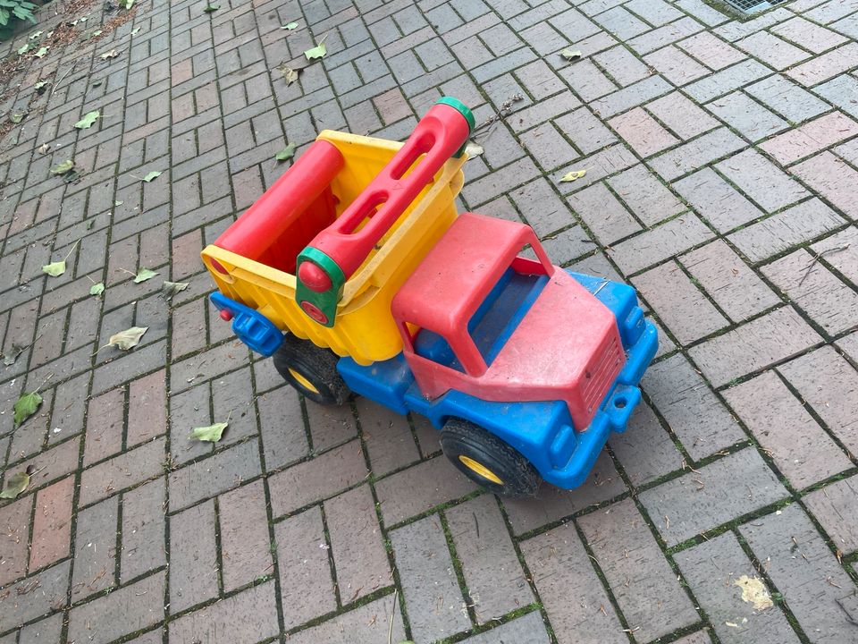 XXL Kinder Kipplaster Sandkasten Spielplatz in Gütersloh