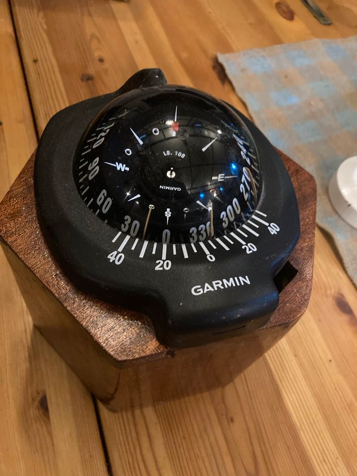 Garmin Kompass Wheelmark in Mahagoni Haus in Glückstadt