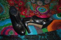 TOMMY HILFIGER edle Pumps High-Heels Gr. 40 schwarzes Leder Hessen - Beselich Vorschau