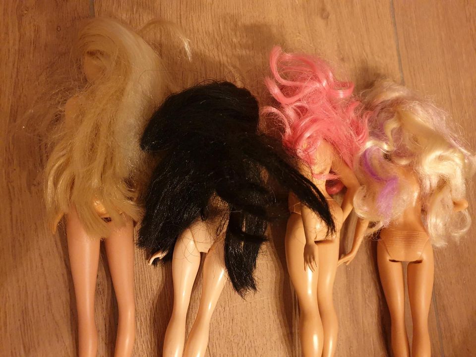 4x Barbies ohne Klamotten in Garrel