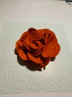 Brosche "orangene Rose" aus Filz, süßes Detail Frankfurt am Main - Ostend Vorschau