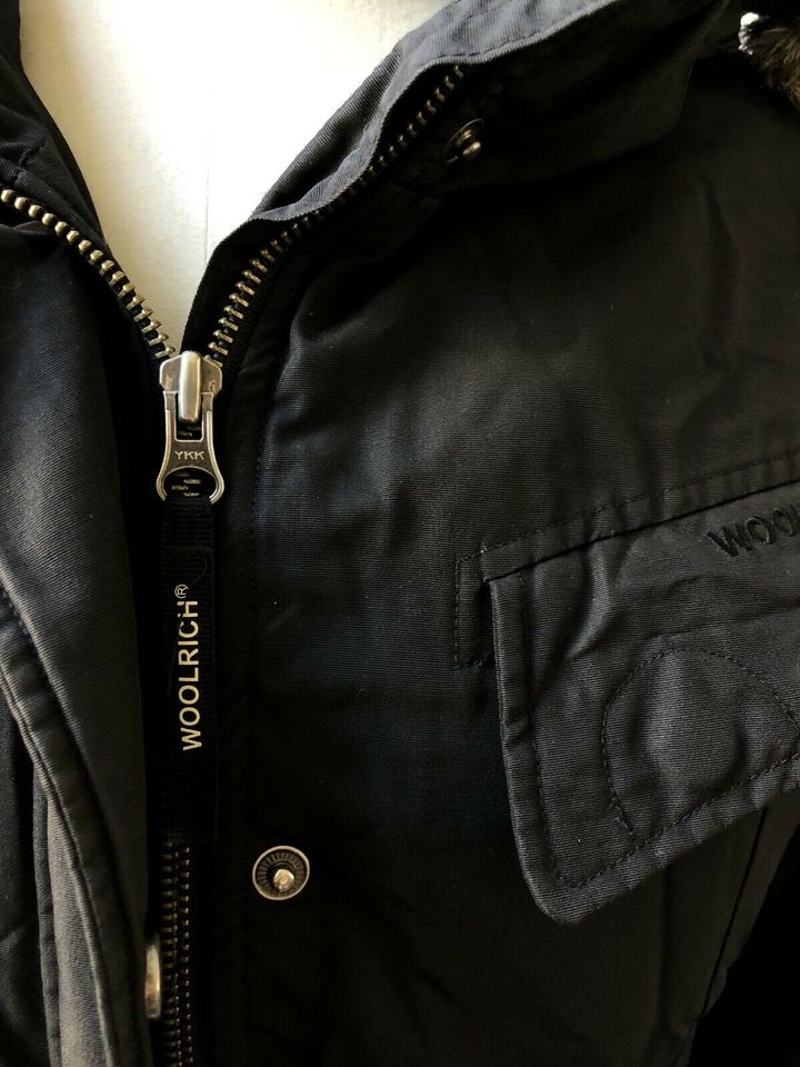 Woolrich Parka Winterjacke Schwarz Jacke Daunenjacke Mantel in Köln