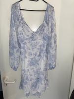 Sommerkleid mit Blumenprint, langärmelig und rückenfrei Schleswig-Holstein - Neumünster Vorschau