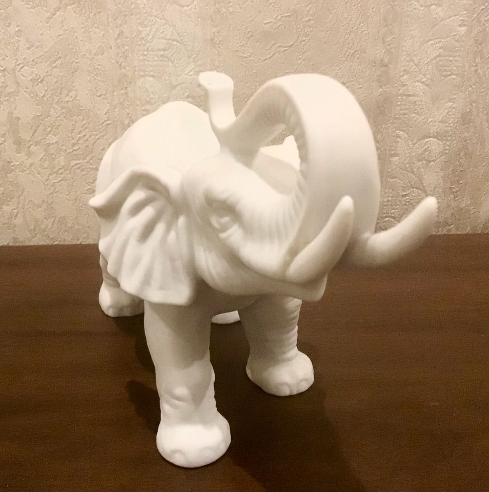 ROSENTHAL FIGUR „ ELEFANT „ BISQUITPORZELLAN WEISs STUDIO LINE in Lotte