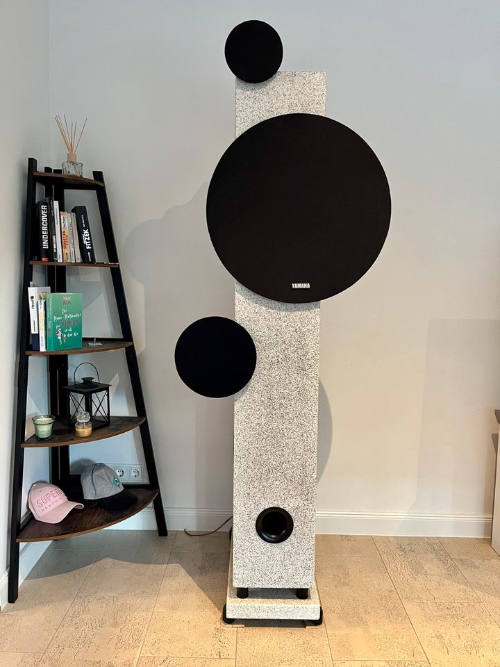 High End Audio System: 2 Standlautsprecher + 1 Subwoofer in Friedeburg