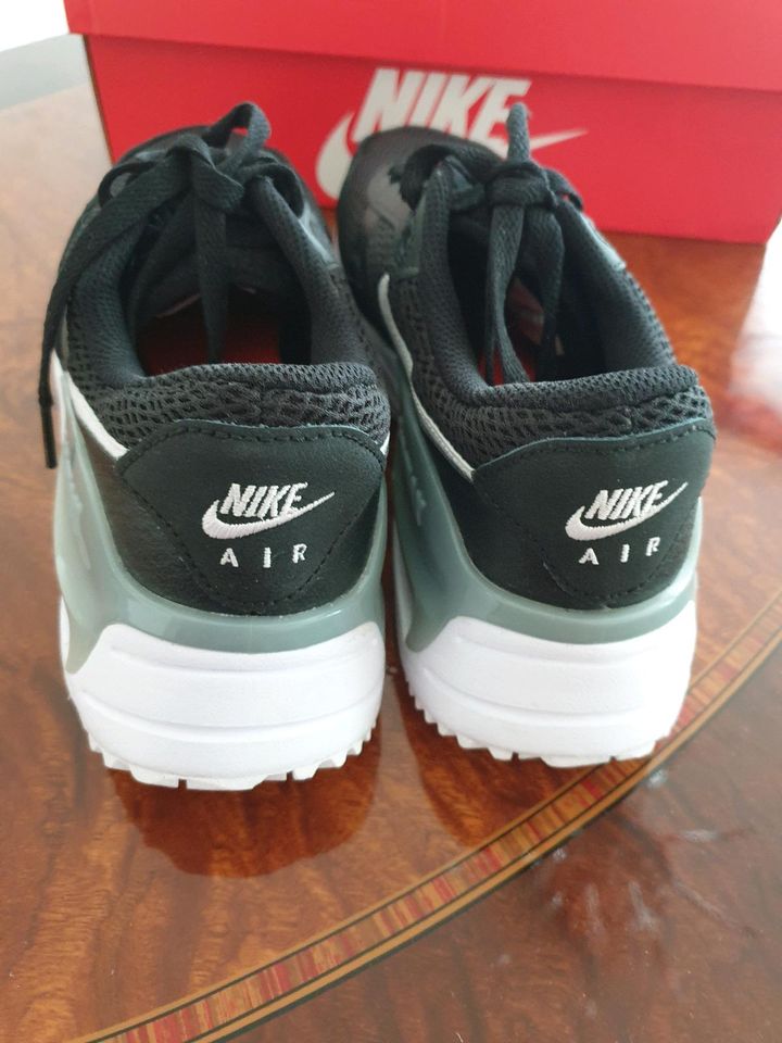 Neue Nike Air Max Größe 40.5 in Villingen-Schwenningen