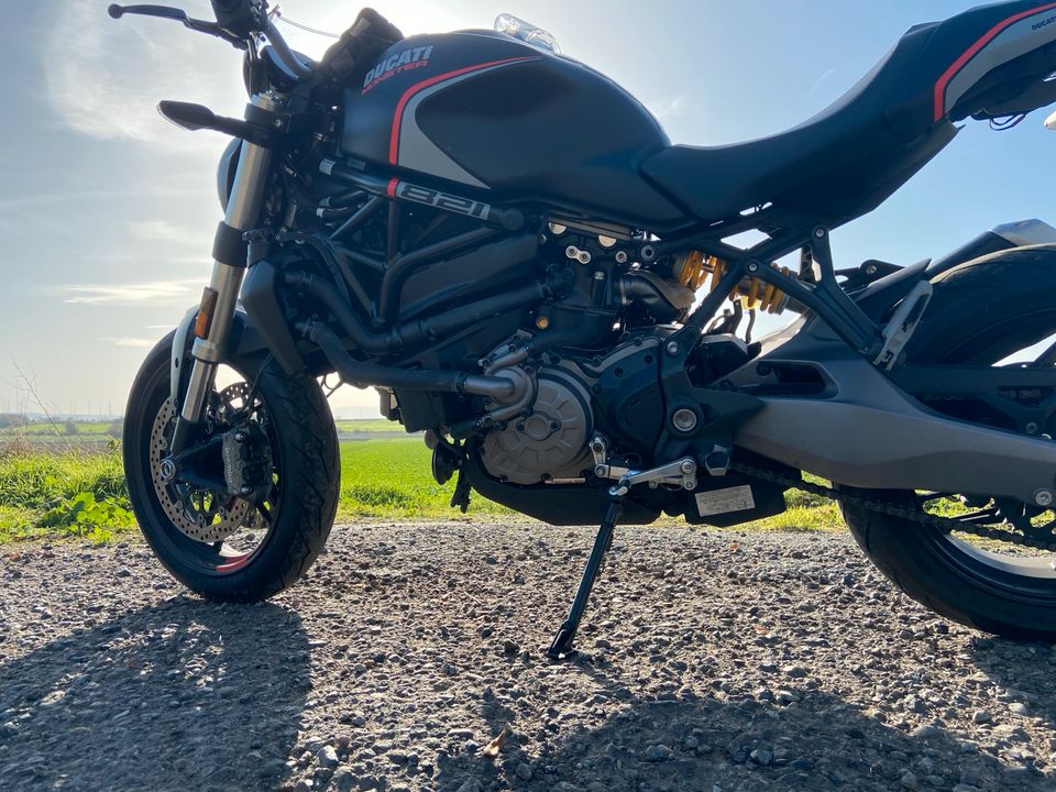 Ducati Monster 821 Stealth Sonderedition in Braunschweig