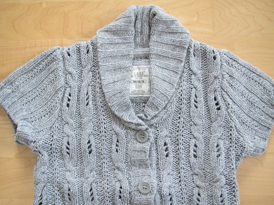 Strickjacke 110 116 H&M grau Gürtel in Radebeul