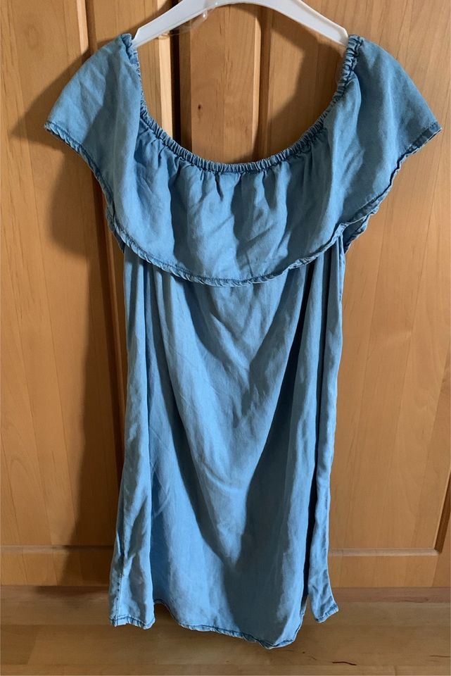 Kleid, dünner Jeansstoff, 146/152. in Immenstadt