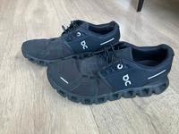 On Cloud 5 Schuhe Sportschuhe all black Gr. 40 Nordrhein-Westfalen - Altenbeken Vorschau