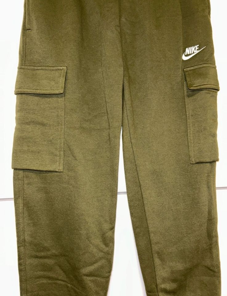 Nike Jogginghose Khaki in Duisburg