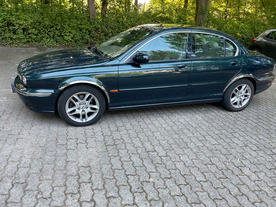 Jaguar X Type Tüv Neu 2.5 V6 Executive in Hamburg