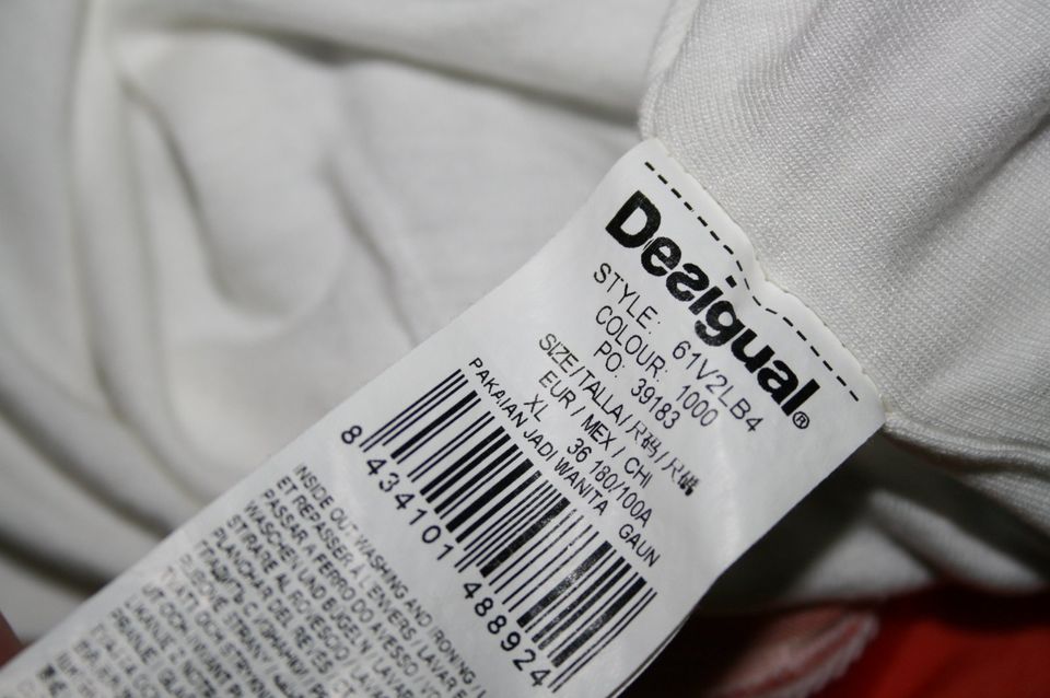 Schickes Desigual Kleid, bunte Retro-Prints auf weiß, Größe L in Wernigerode